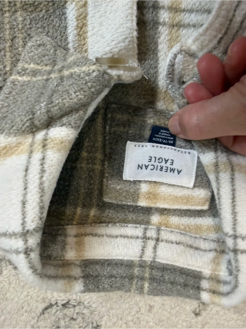 American Eagle Plaid Button Front Shacket XS | Gray & Ivory | Like New - Picture 4 of 9